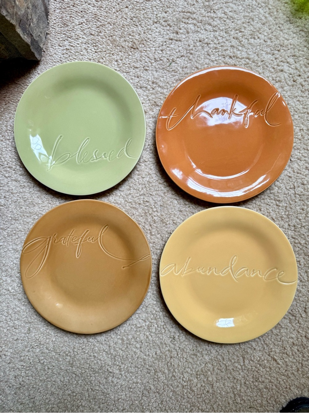 VINTAGE HALLMARK!  Set of (4) Luncheon/Dessert Plates